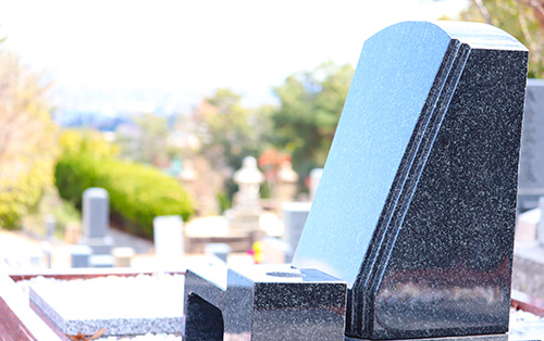 宝塚霊園の小さなデザイン墓石
